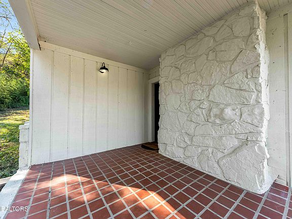 3rd image of 1441 Roberson Springs Rd
