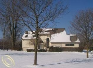 4261 Stison View Ct, White Lake, MI 48383