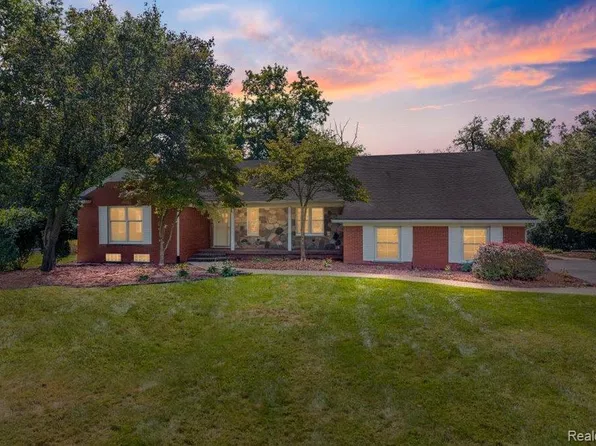 31069 Munger Dr, Livonia, MI 48154