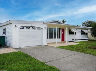 1052 Coconut Cir E, Naples, FL 34104