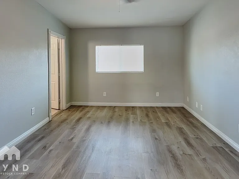 1908 Allen Ave — Photo 9