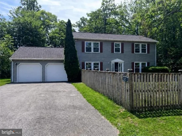 685 207th St, Pasadena, MD 21122