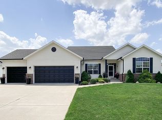 2575 Grey Wolf, Hiawatha, IA 52233