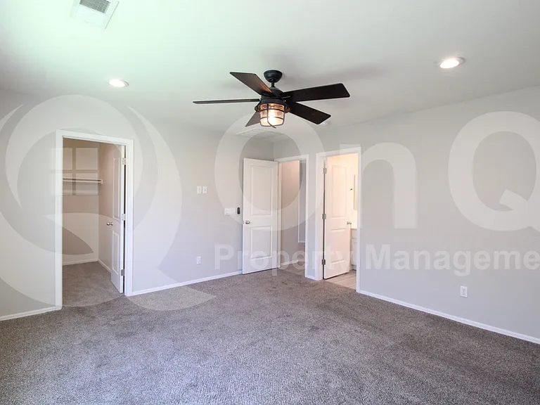 1877 W Overland St — Photo 10