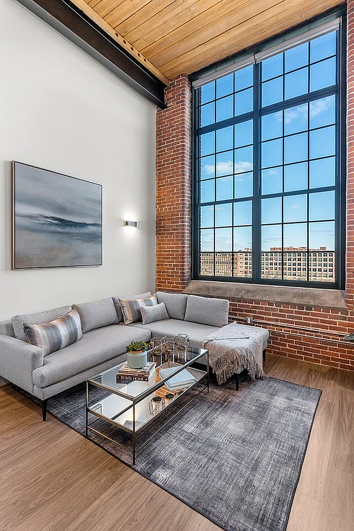 Riverwalk Lofts — Photo 2