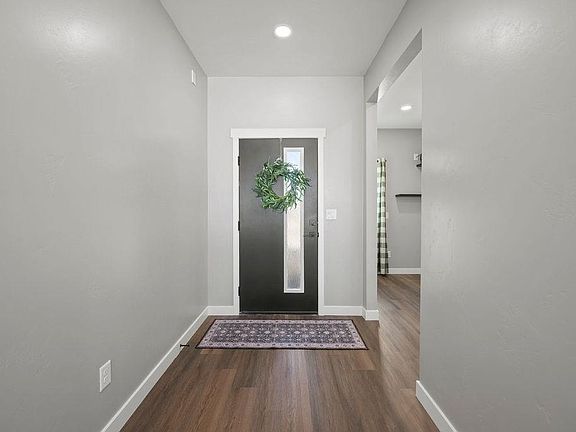 4th image of 2888 Alta Vista Dr