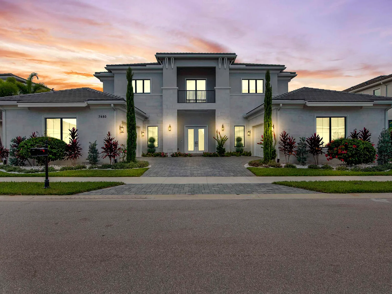 6 bed, 6.5 bath, 5340 sqft, $25,000 — Photo 1