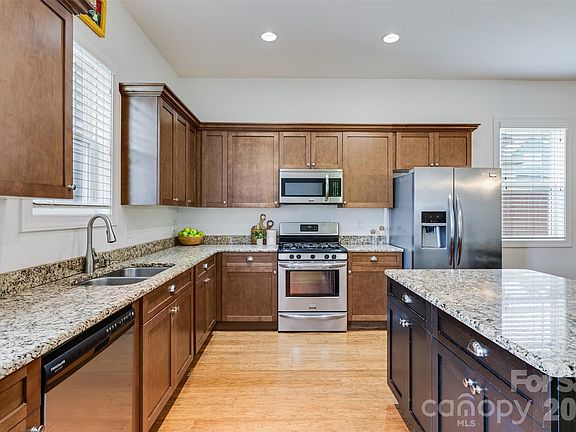 4th image of 104 Meyers Ridge Rd