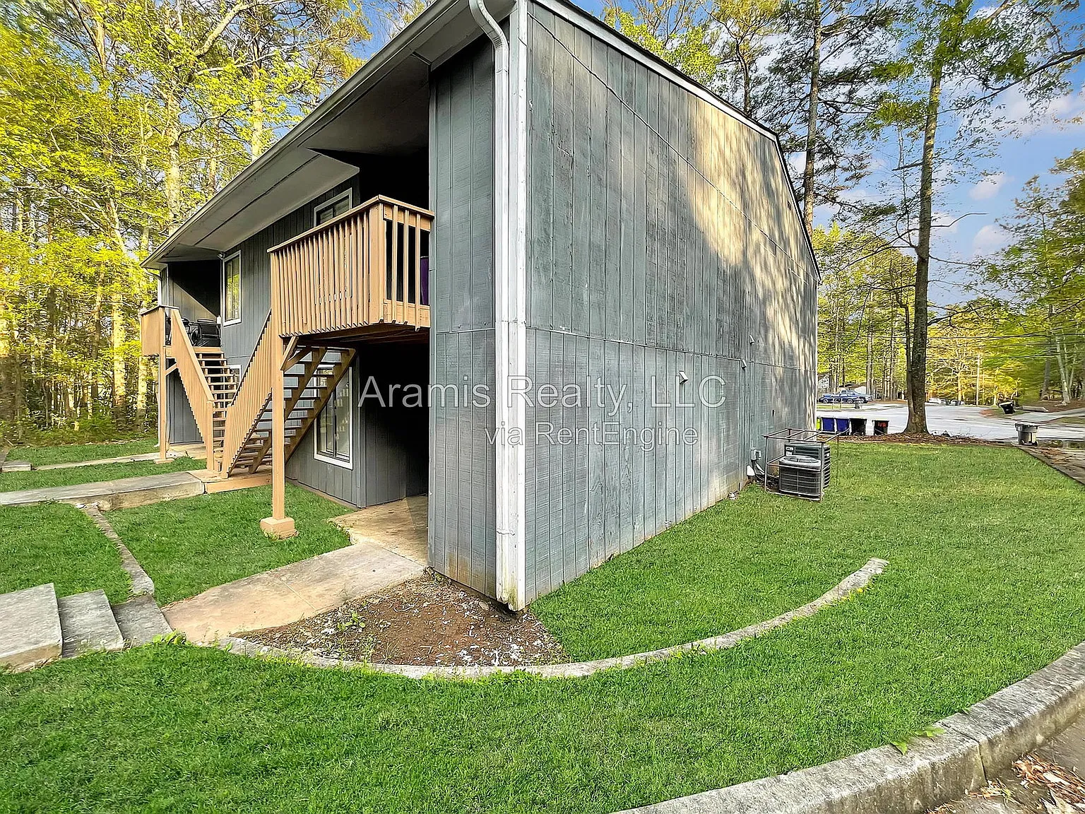 2 bed, 1.0 bath, 944 sqft, $1,150 — Photo 3