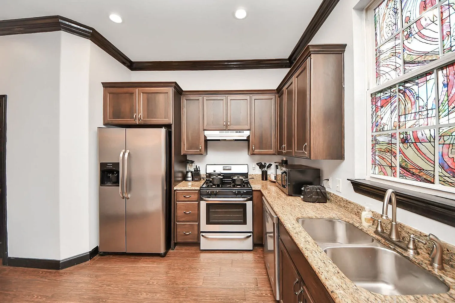 3 bed, 2.0 bath, 1689 sqft, $3,979 — Photo 3