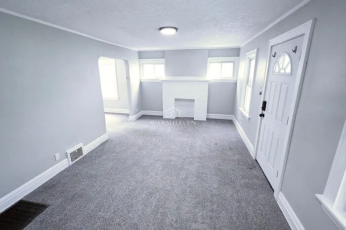 3 bed, 1.0 bath, 1056 sqft, $1,295 — Photo 3