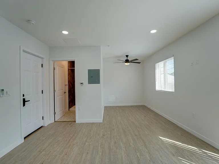 Duplet at Hillcrest | Modern Studio, 1 & 3 Bedroom Apartments — Photo 27