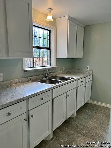 Building Photo - 1218 NW 23rd St #2