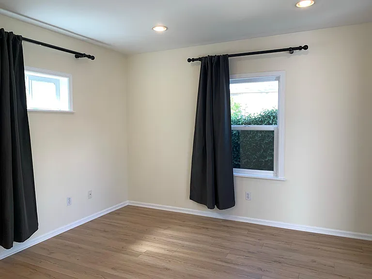 316 Irving Ave #D — Photo 4