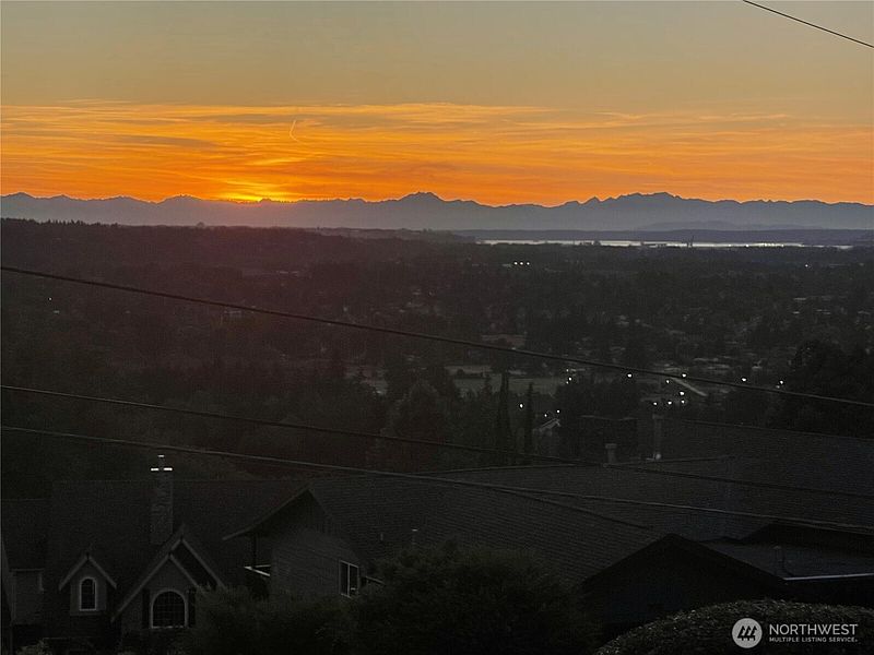 3rd image of 2025 5th Street SE