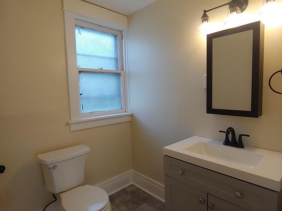 1/2 Bath- downstairs