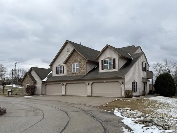 2331 West Vista Bella DRIVE, Oak Creek, WI 53154