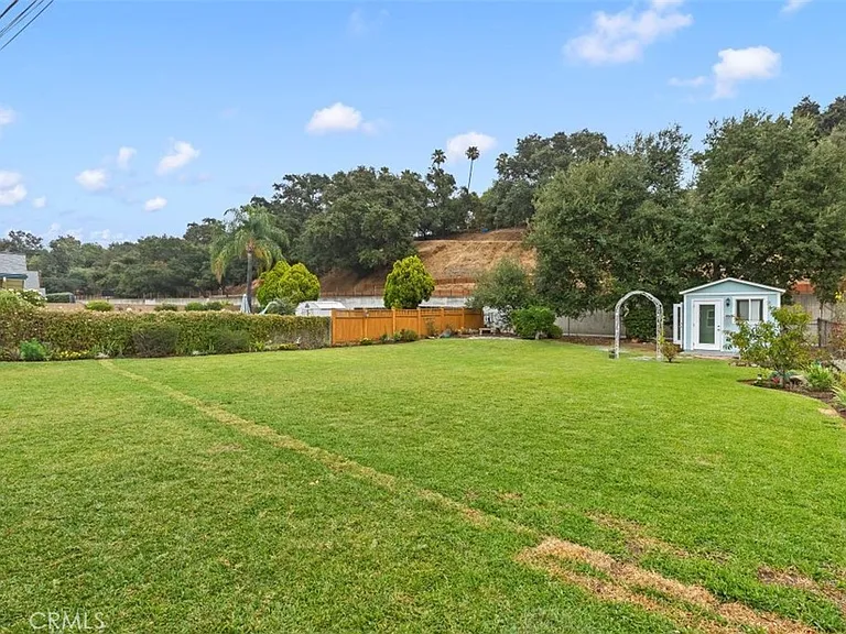 1096 Canyon View Dr — Photo 44