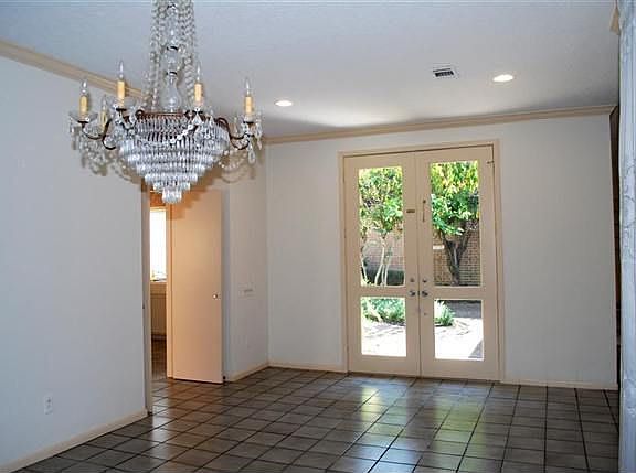 4th image of 335 Summerwood St
