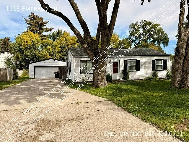 3BR ranch home w/large 2 car garage — Photo 1