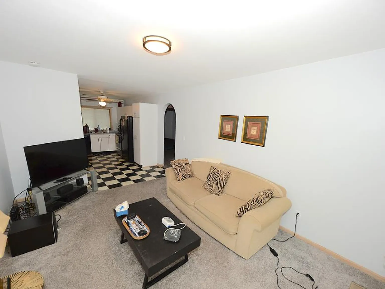 2 bed, 700 sqft, $1,500 — Photo 2