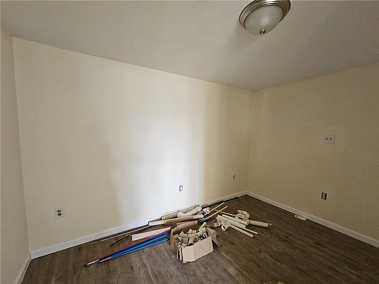 949 Stone St — Photo 12