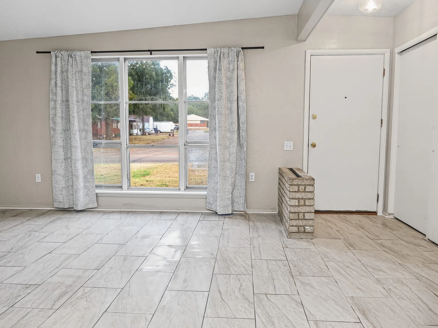 3 bed, 1120 sqft, $1,000 — Photo 3