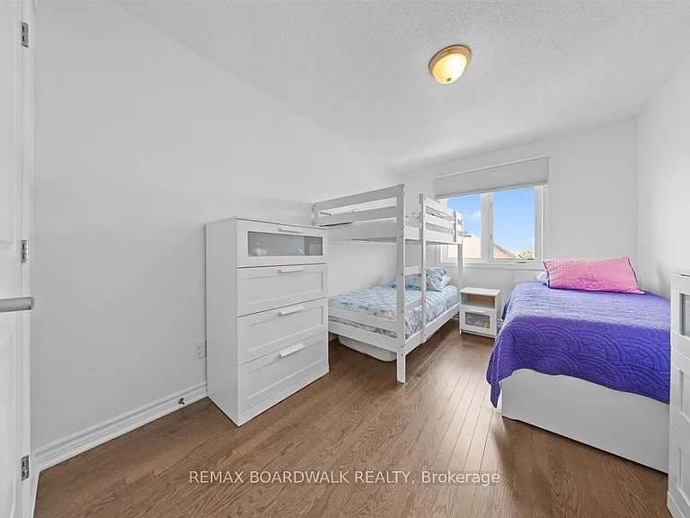 446 Meadowbreeze Dr — Photo 17