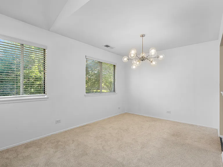 607 Eastview Ct #Z2 — Photo 12