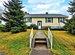 6 Hill St, Hanover, PA 17331