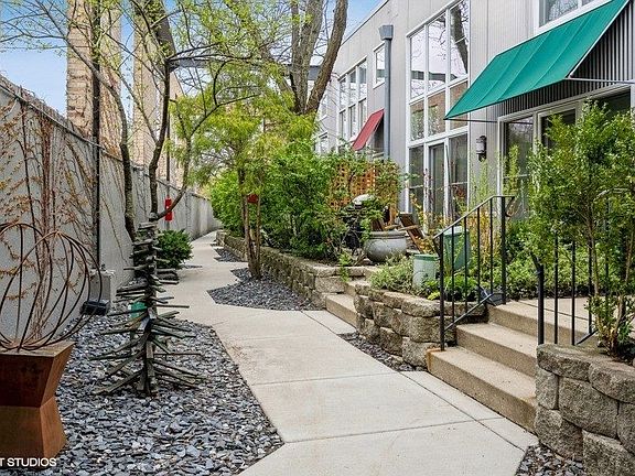 3rd image of 1300 W Altgeld St #126