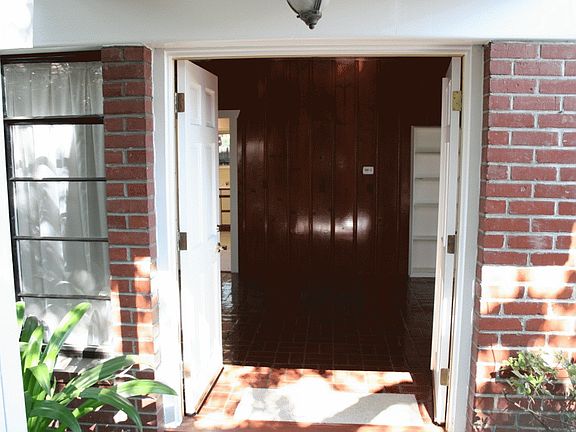 5th image of 112 1/2 N Lincoln Pl