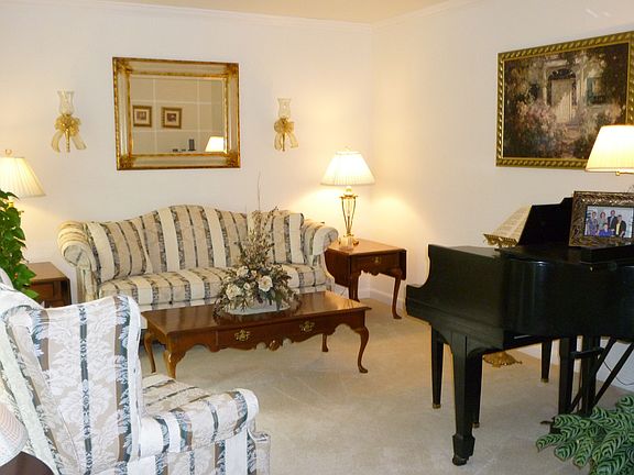 4th image of 905 Leafy Hollow Cir