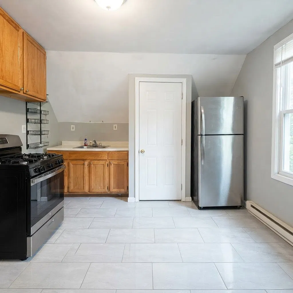 3 bed, 900 sqft, $2,095 — Photo 4