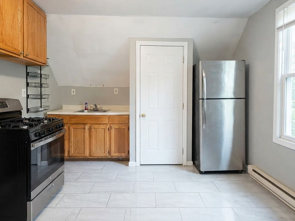 1st image of 28 Harding Pl #3A