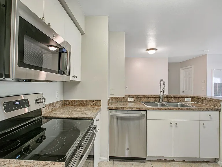 Fountain Place Apartments | 1 & 2 Bedroom Apartments Available-Offering May Rent Free — Photo 5