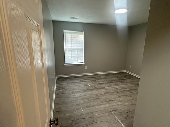 5th image of 491 Raymond Rd #4
