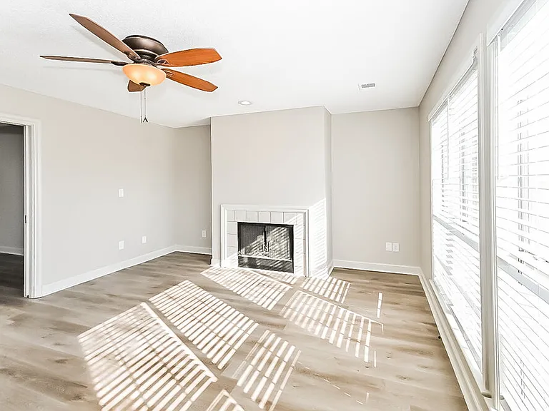 7170 Fox Creek Dr — Photo 5
