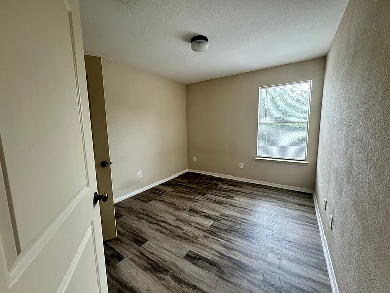 8109 Arbor Ave — Photo 2