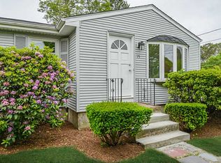 75 Montcalm Rd, Warwick, RI 02889