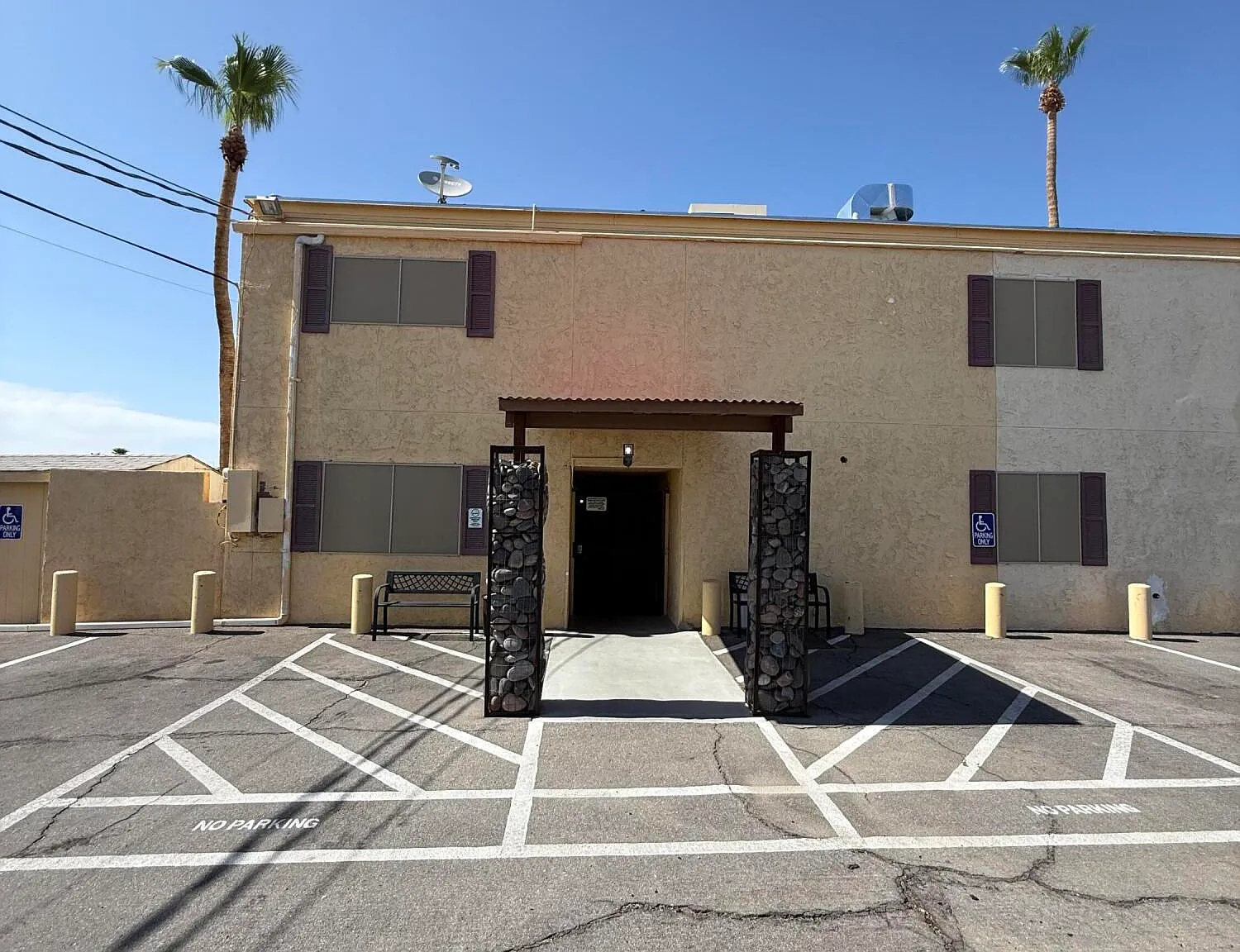 1 bed, 1.0 bath, 646 sqft, $1,300 — Photo 2