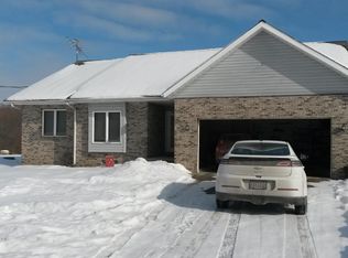 9215 Madison Rd, Montville, OH 44064