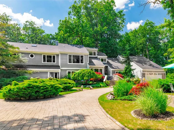 29474 E River Rd, Grosse Ile, MI 48138