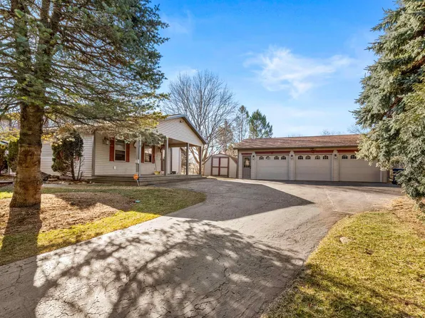 W8793 Niblick Rd, Beaver Dam, WI 53916