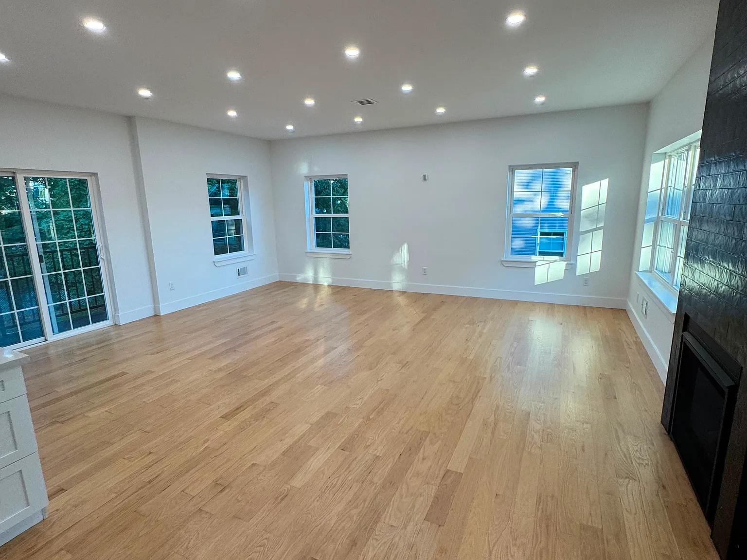 3 bed, 2.5 bath, $4,800 — Photo 4