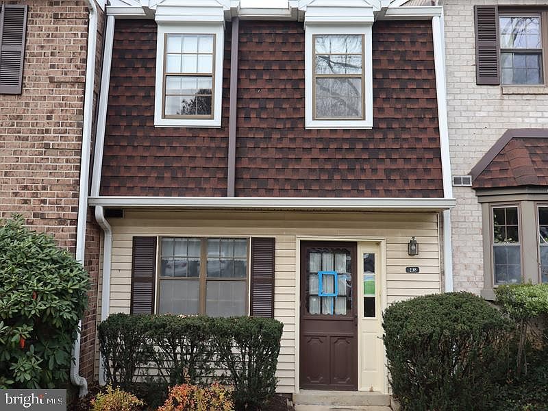 1st image of 238 Glen Pl #238