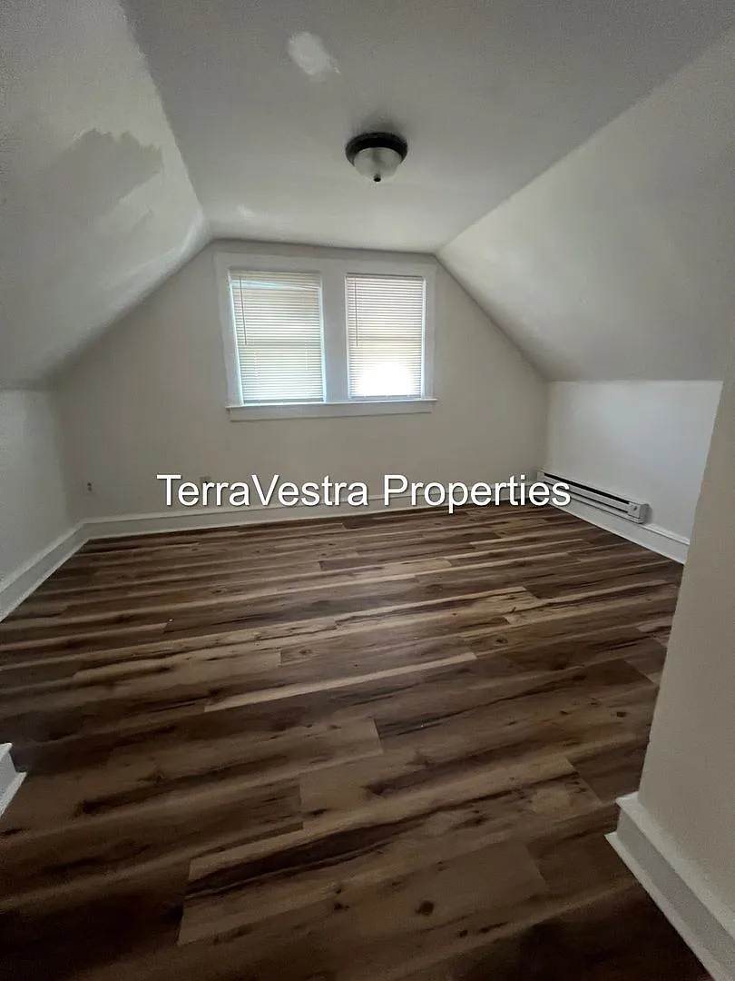 424 W Broad Street — Photo 1