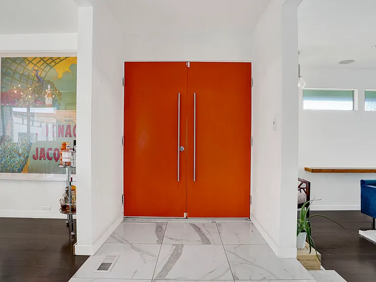 2000 Nautilus Ln #A — Photo 2