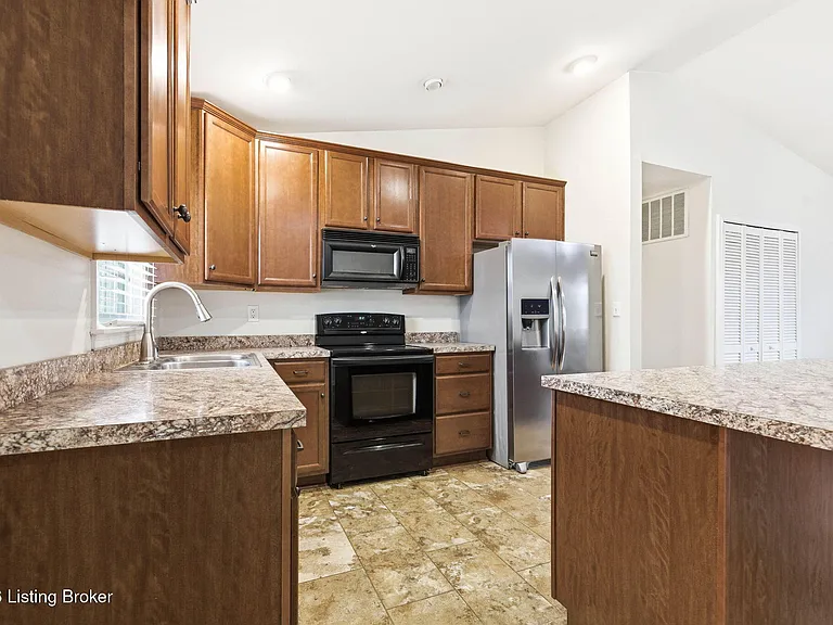 2403 Silverbrook Ave — Photo 10