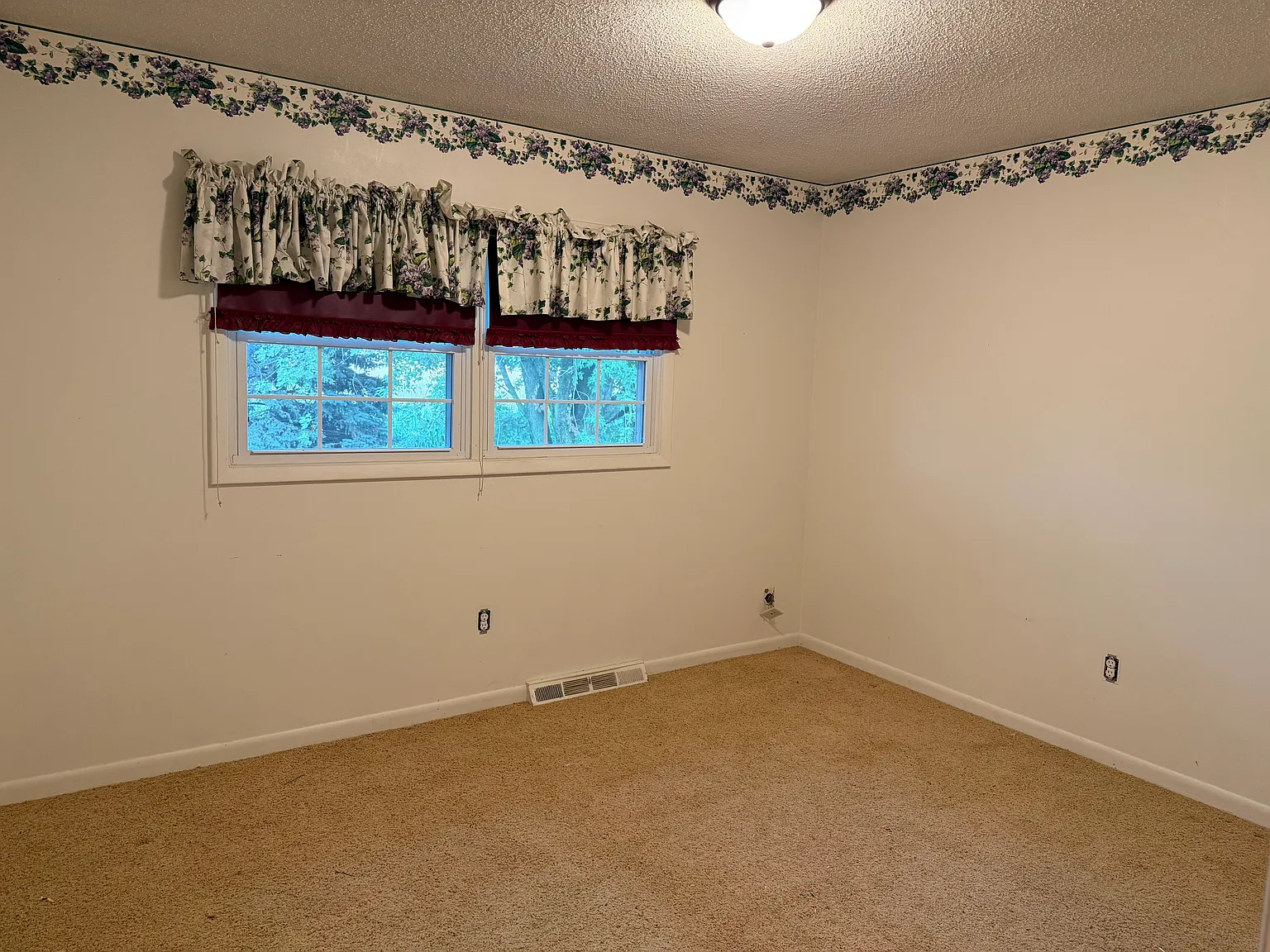 4 bed, 1650 sqft, $1,600 — Photo 3